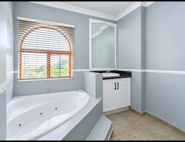 5 BEDROOM FREEHOLD FOR SALE IN FAERIE GLEN